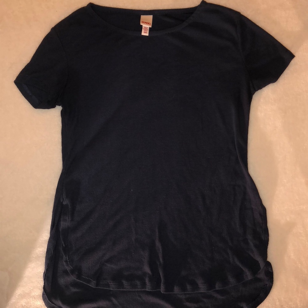 A small bongo shirt